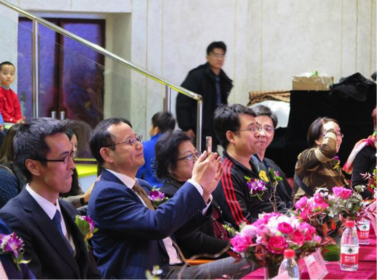 音乐之声暖寒冬 QG刮刮乐乐器捐赠爱心行动走进中国儿童中心艺术宫