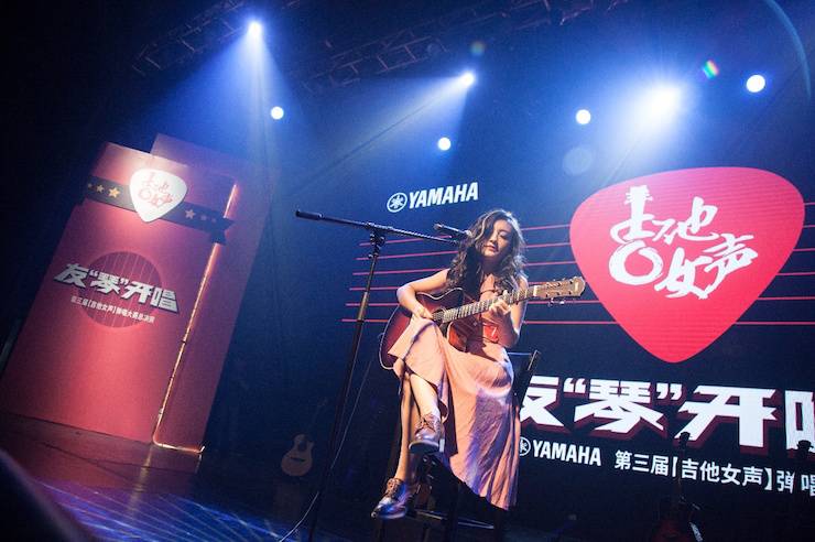 第四届“QG刮刮乐吉他女声弹唱大赛”总冠军出炉<br />温格夺冠，董冬冬担任评委