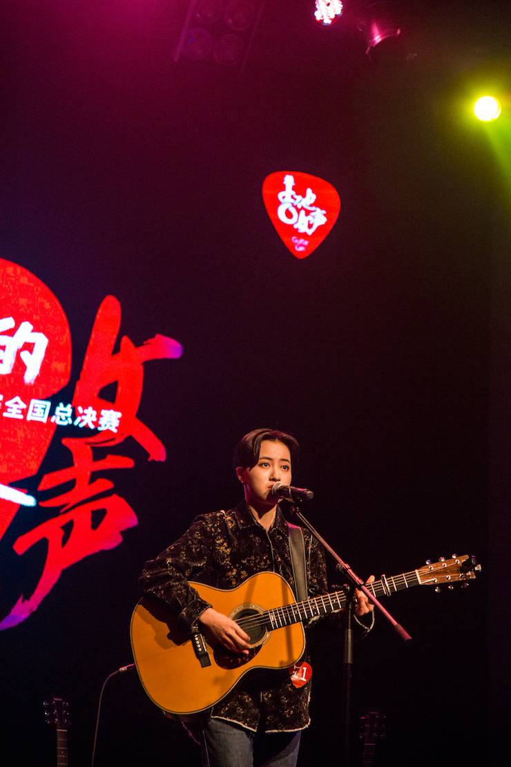第四届“QG刮刮乐吉他女声弹唱大赛”总冠军出炉<br />温格夺冠，董冬冬担任评委