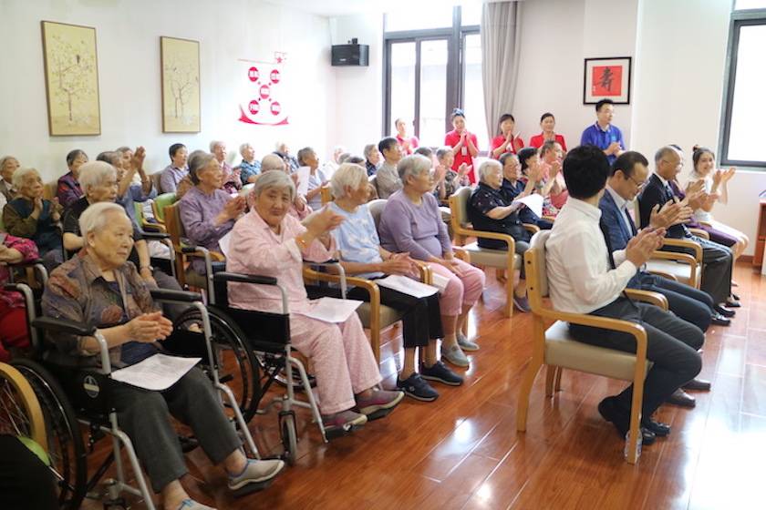 QG刮刮乐乐器爱心捐赠行动——将琴声带进和养临汾养护院